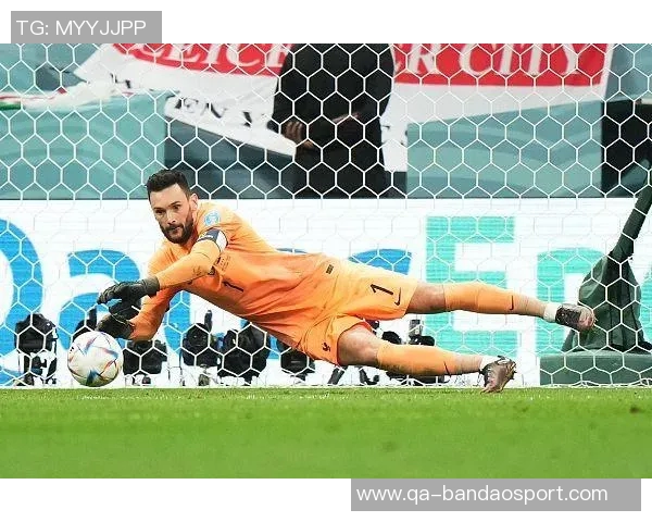 洛杉矶FC宣布续约38岁门将洛里至2026年并附加一年选择权